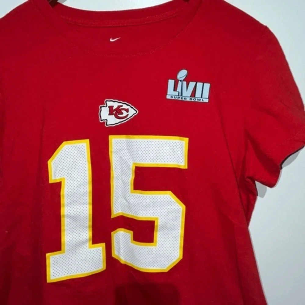 The Nike Tee Women's Red NFL Patrick Mahomes‎ Super Bowl Cotton T-Shirt Medium